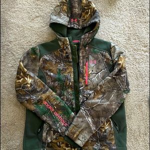 Women’s Under Armour Winter Jacket in Real Tree Camouflage